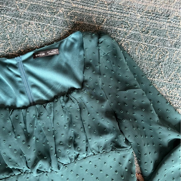 ✨3/15$ Green dress, polka dots - Picture 3 of 5